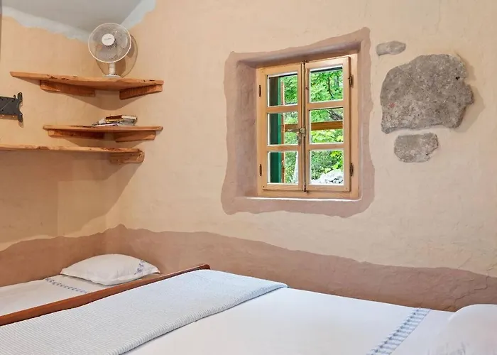 House Kadulja بيت للعطل تربانج