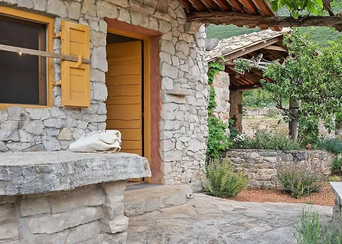 بيت للعطل House Kadulja تربانج