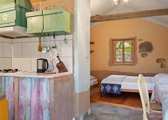 House Kadulja بيت للعطل *